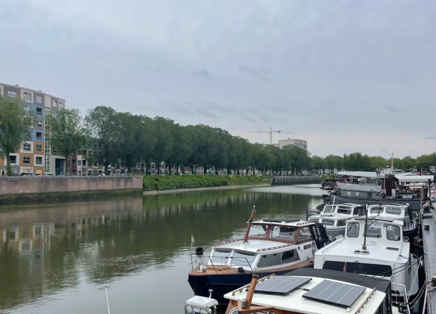 Bruzer Boat 4-6P Boco Living Rotterdam Marina Apartment Netherlands