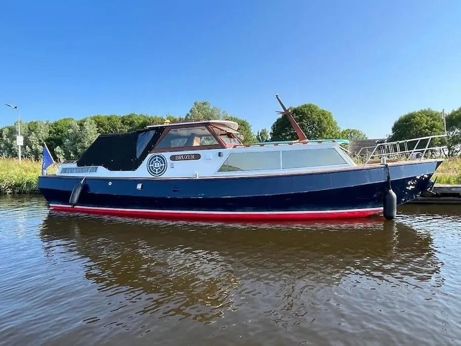 Bruzer Boat 4-6P Boco Living Rotterdam Marina Apartment