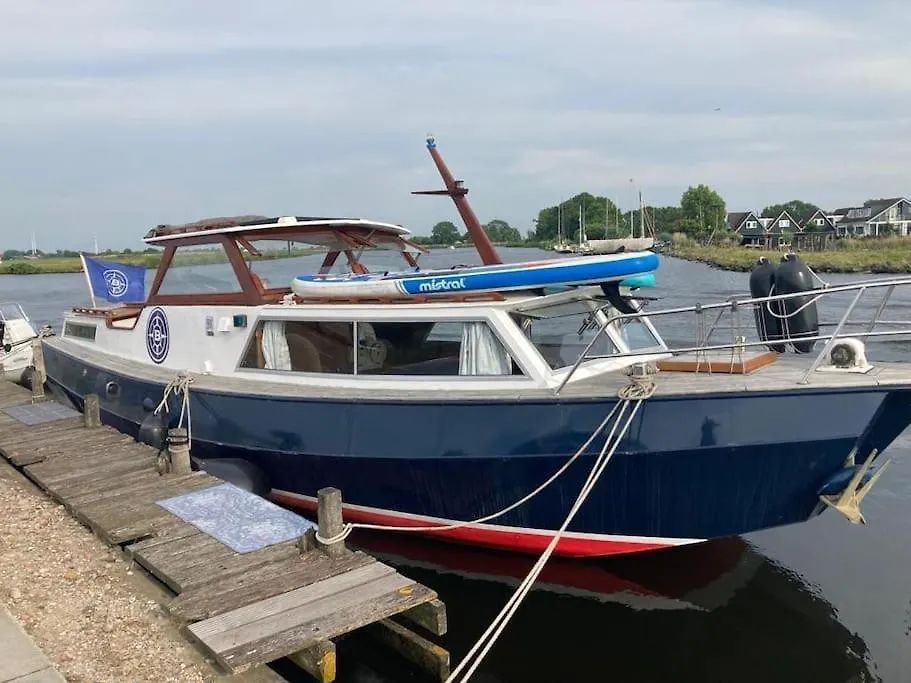 Bruzer Boat 4-6P Boco Living Rotterdam Marina Apartment Netherlands