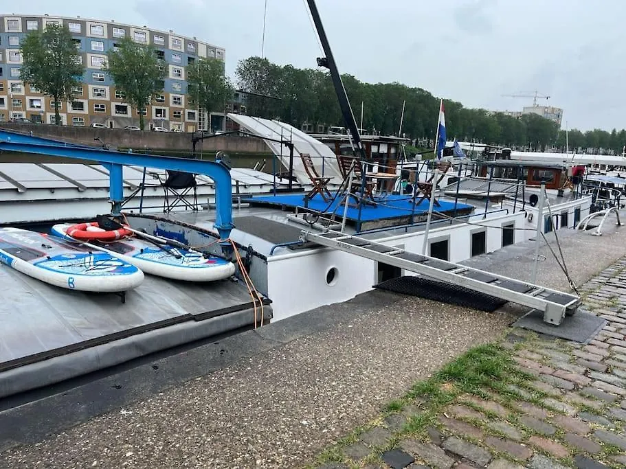 Bruzer Boat 4-6P Boco Living Rotterdam Marina Apartment