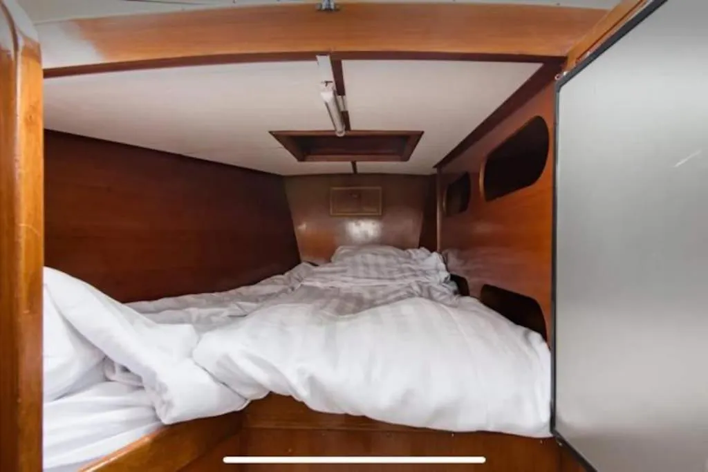 Bruzer Boat 4-6P Boco Living Rotterdam Marina Apartment