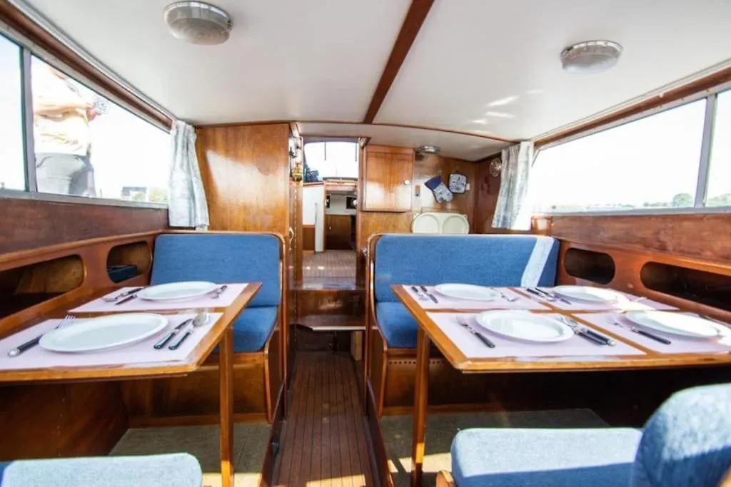 Bruzer Boat 4-6P Boco Living Rotterdam Marina Apartment